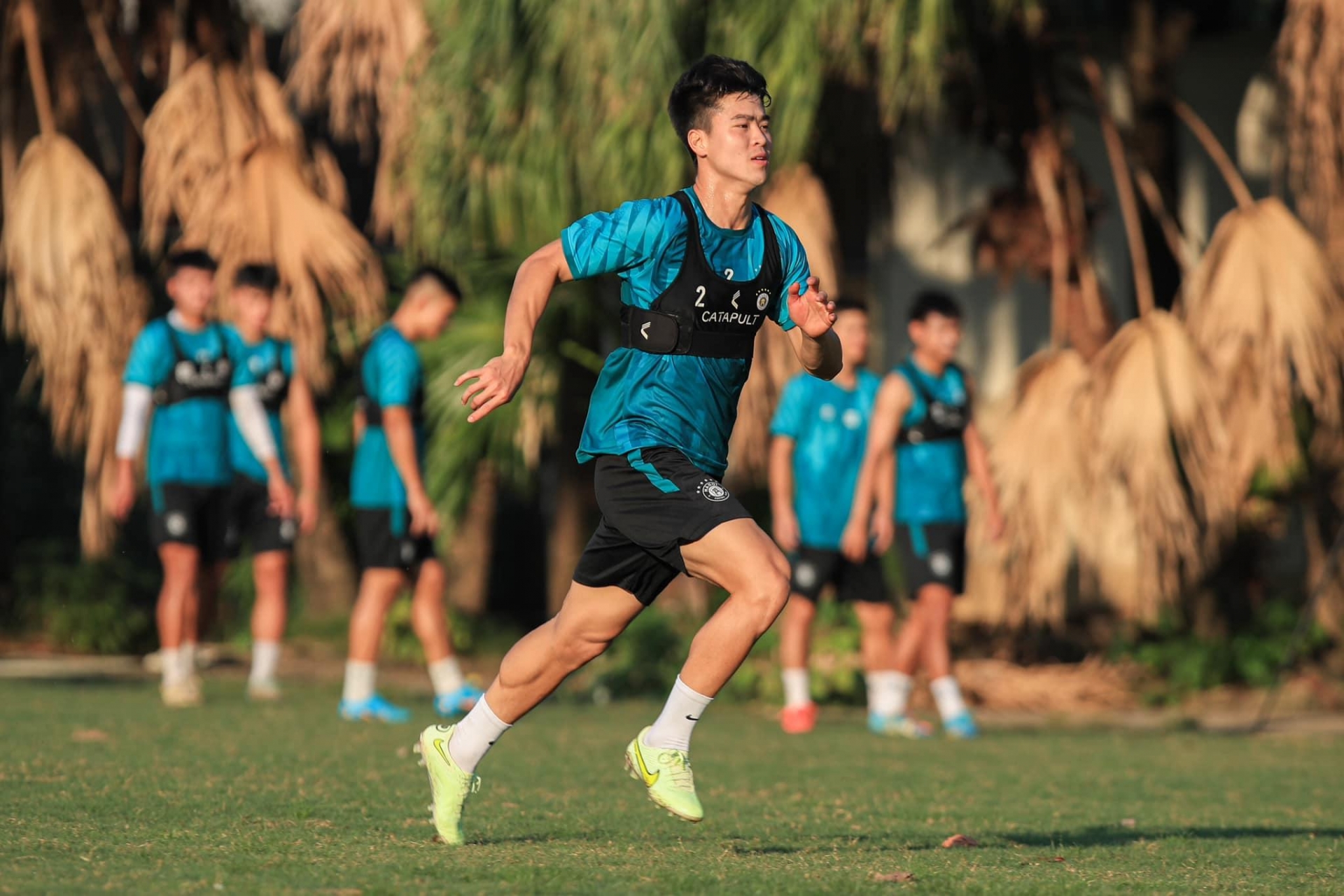 Duy Mạnh Trở Lại: Ánh Sáng Hy Vọng Cho Đội Tuyển Việt Nam Trước AFF Cup